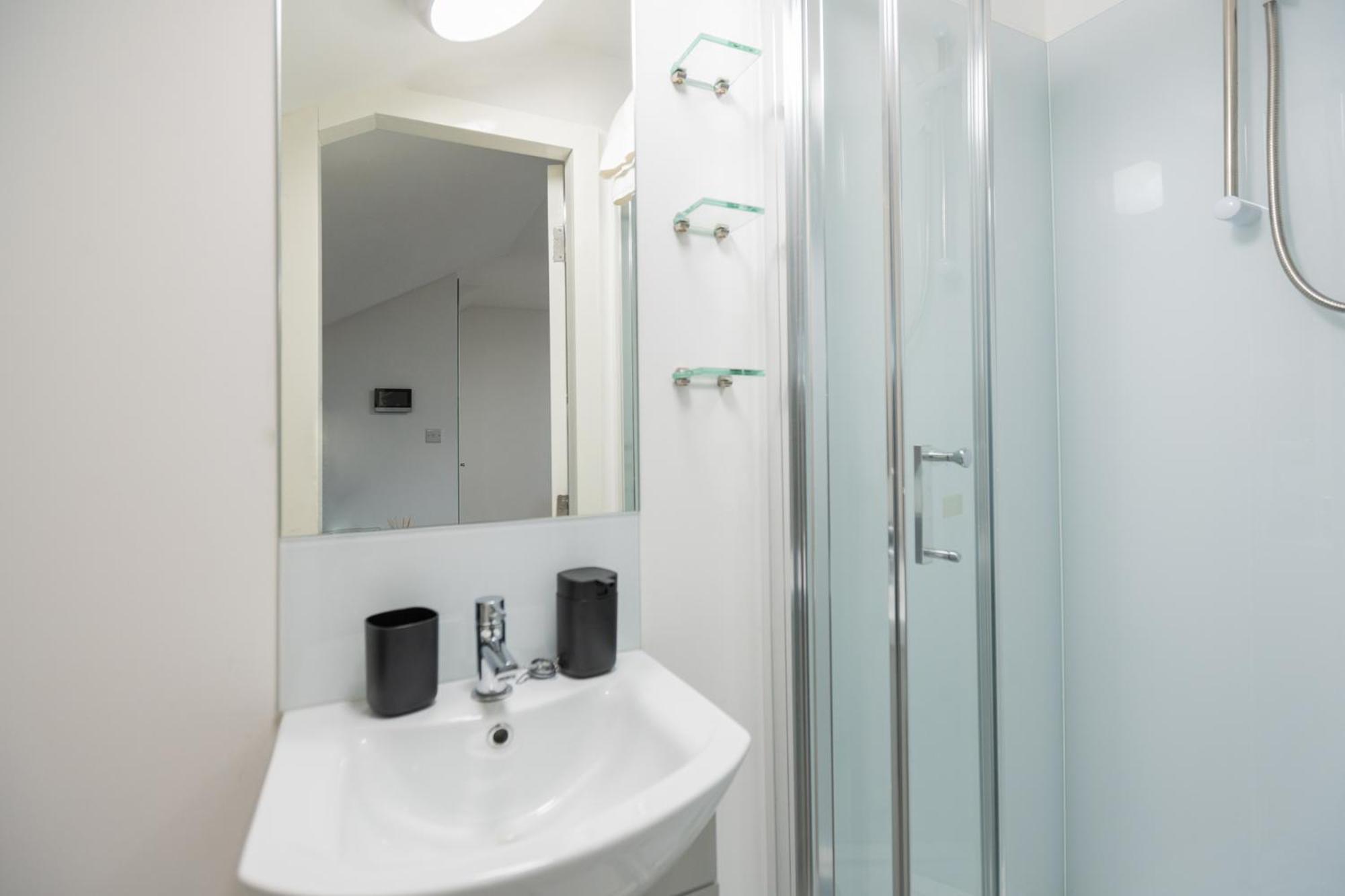 Spacious And Modern In G Appartement